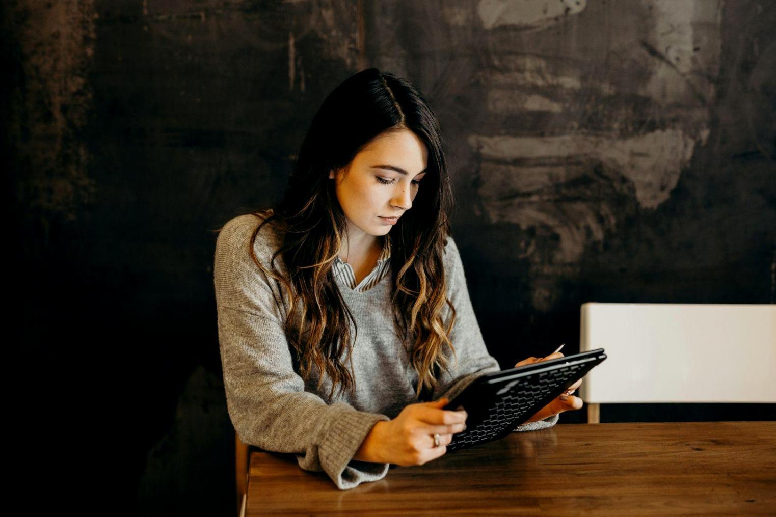 Trader analyzing charts with confidence